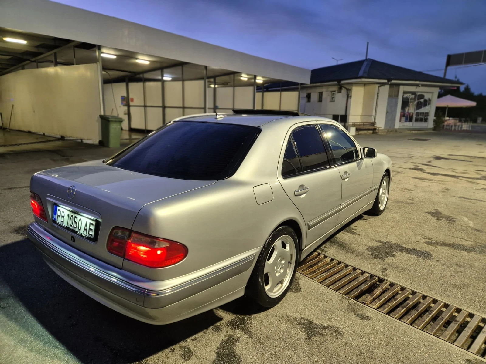 Mercedes-Benz E 280 Elegance , снимка 4 - Автомобили и джипове - 54094951