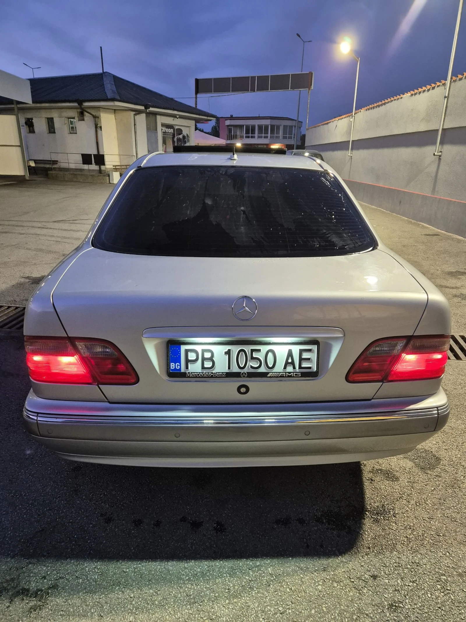 Mercedes-Benz E 280 Elegance , снимка 3 - Автомобили и джипове - 54094951