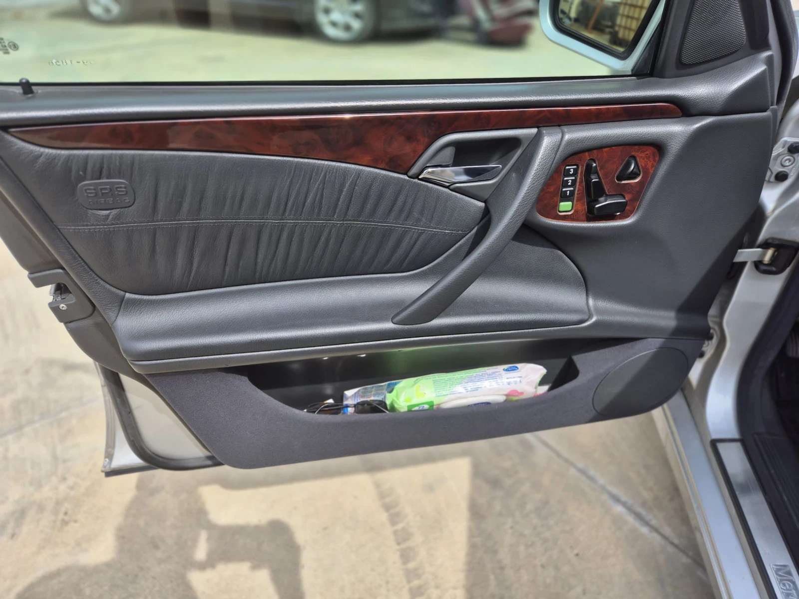 Mercedes-Benz E 280 Elegance , снимка 11 - Автомобили и джипове - 54094951