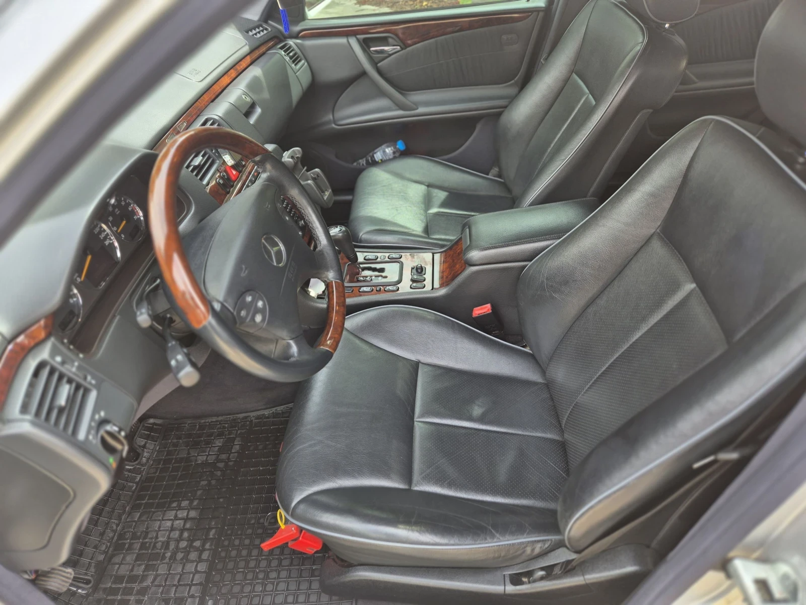 Mercedes-Benz E 280 Elegance , снимка 9 - Автомобили и джипове - 54094951