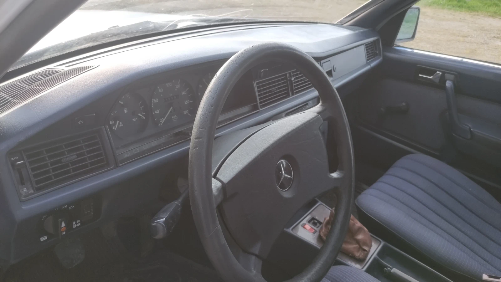 Mercedes-Benz 190, снимка 8 - Автомобили и джипове - 54359590