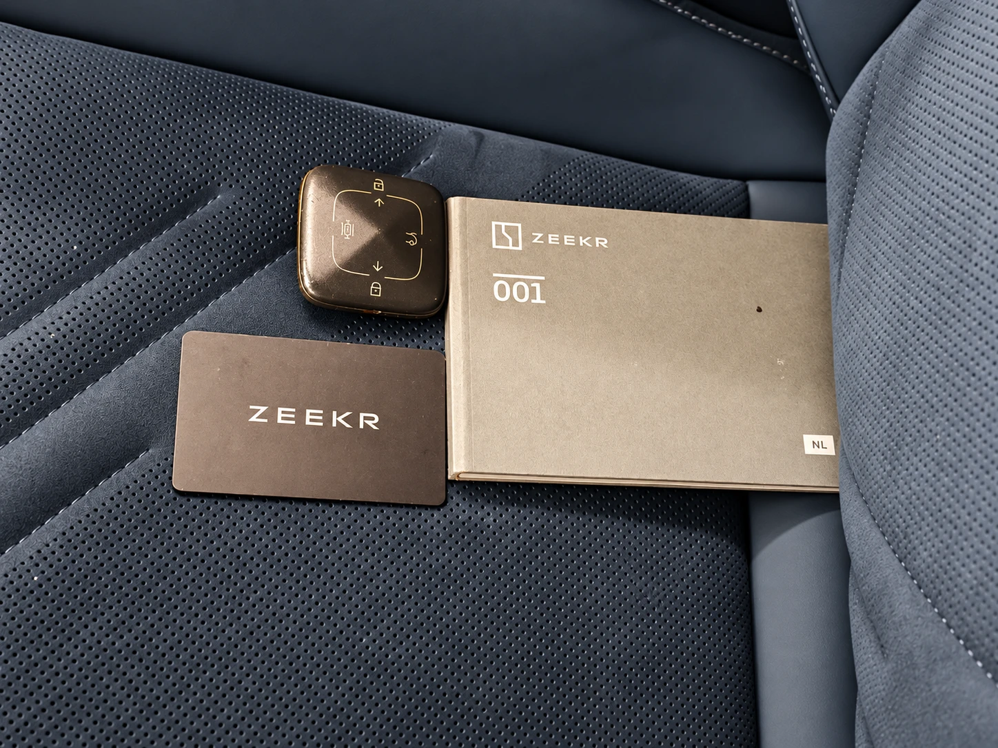 Zeekr 001 Long Range| PRIVILEGE AWD | 544 �.�.  | Mobile.bg � ����������� 8