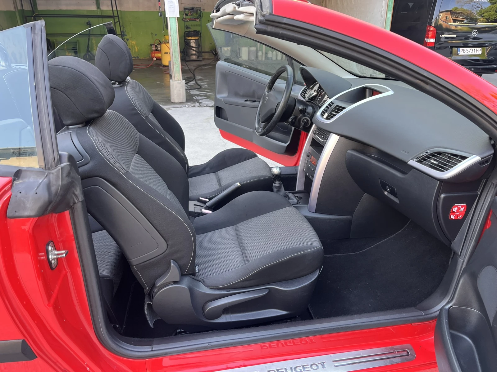 Peugeot 207 CC 1.6 HDI, снимка 11 - Автомобили и джипове - 54573924