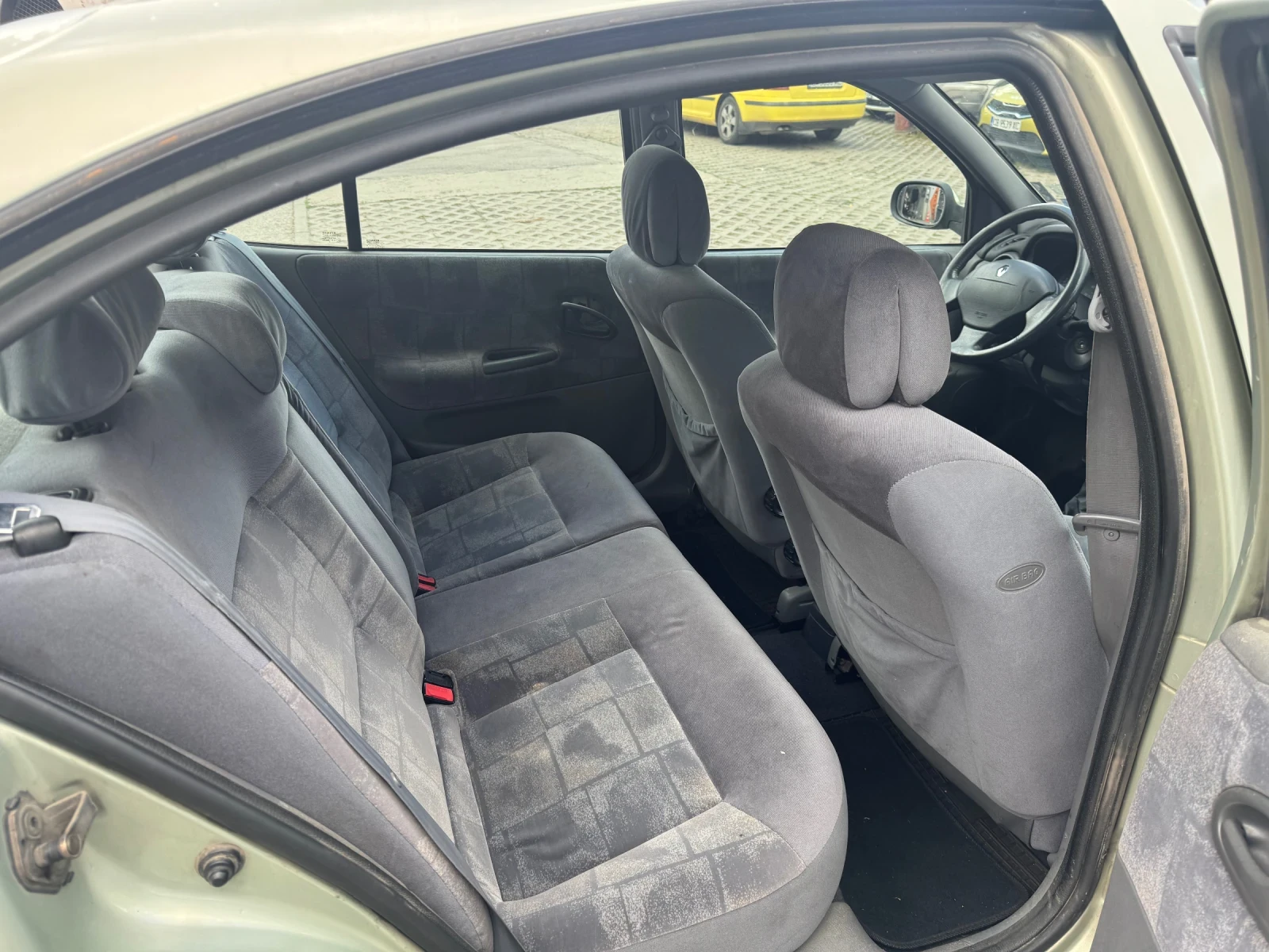 Renault Megane Газов инжекцион, снимка 9 - Автомобили и джипове - 54675585