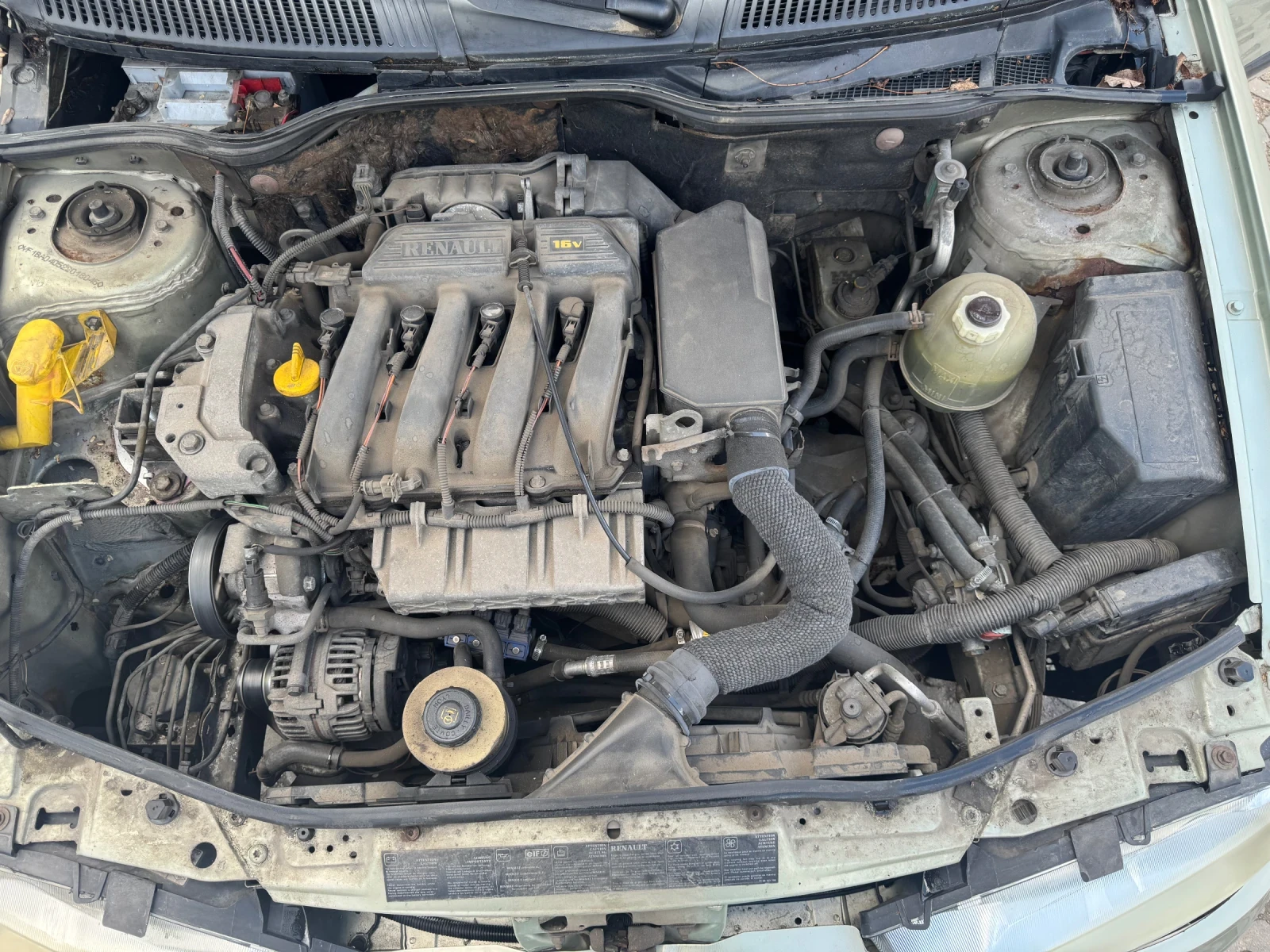 Renault Megane Газов инжекцион, снимка 14 - Автомобили и джипове - 54675585