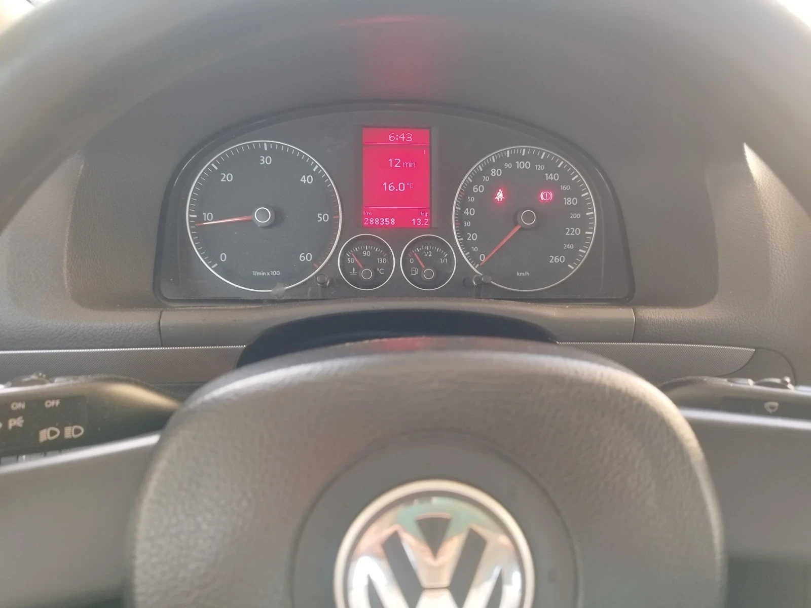 VW Touran, снимка 9 - Автомобили и джипове - 54966719