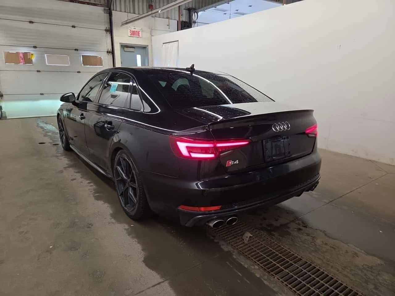 Audi S4 * PROGRESSIV * CARFAX * ЧЕРВЕН САЛОН * АВТОКРЕДИТ , снимка 4 - Автомобили и джипове - 55022620