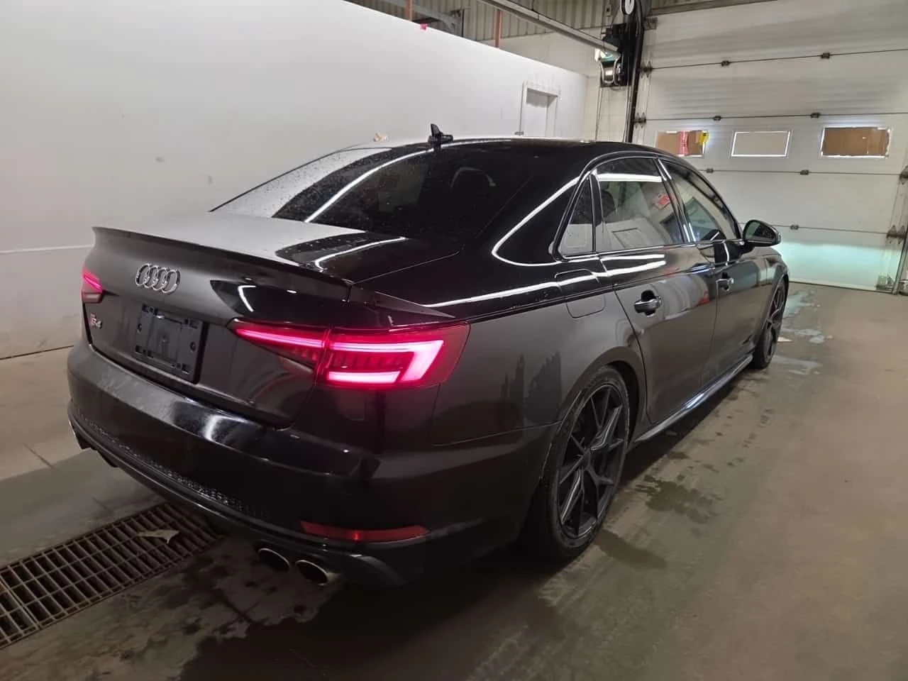 Audi S4 * PROGRESSIV * CARFAX * ЧЕРВЕН САЛОН * АВТОКРЕДИТ , снимка 3 - Автомобили и джипове - 55022620