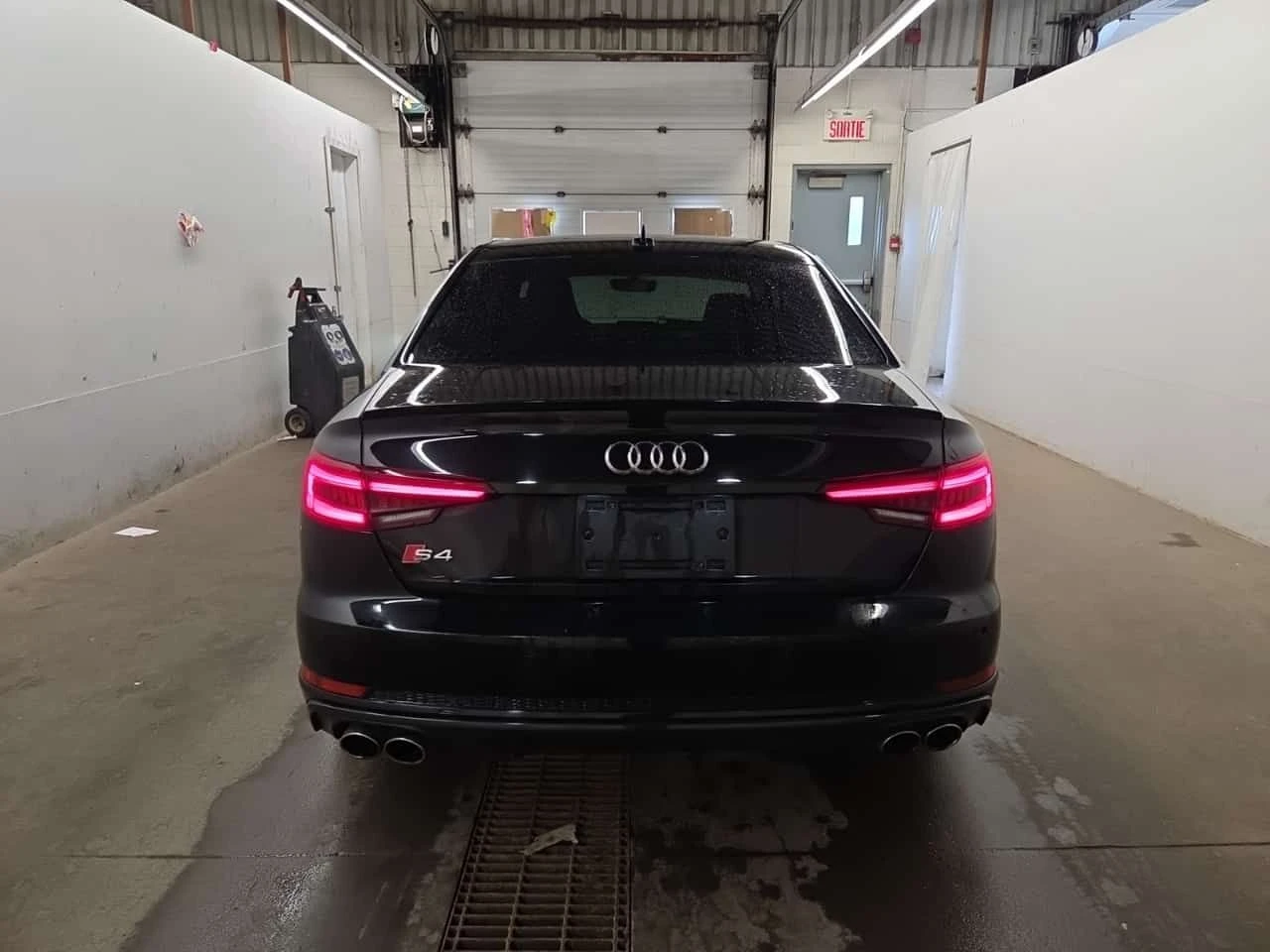 Audi S4 * PROGRESSIV * CARFAX * ЧЕРВЕН САЛОН * АВТОКРЕДИТ , снимка 5 - Автомобили и джипове - 55022620