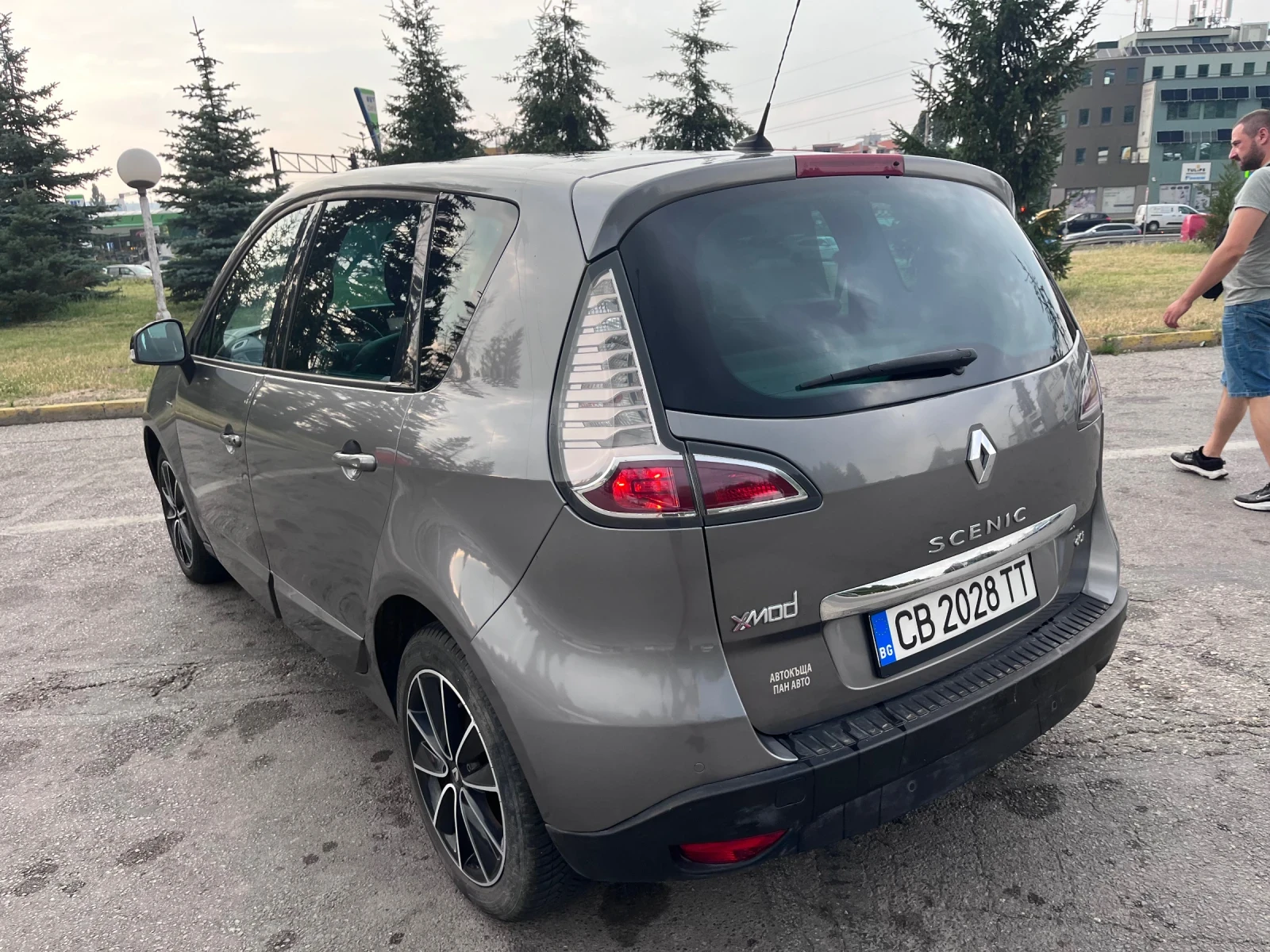Renault Scenic 1.5 dci, снимка 3 - Автомобили и джипове - 55166983