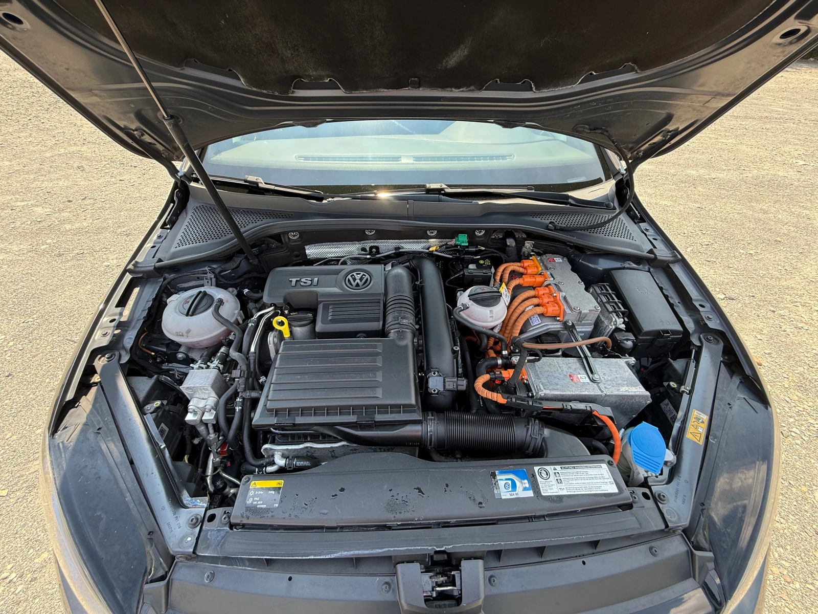 VW Golf GTE ШВЕЙЦАРИЯ, снимка 13 - Автомобили и джипове - 55337052