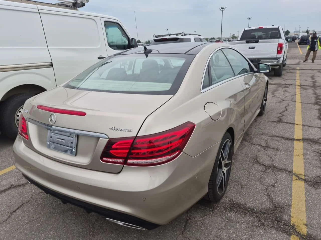 Mercedes-Benz E 400 АМГ ПАКЕТ/CARFAX/ОБДУХ/ПАНО/ХАРМАН/ПОДГРЕВ, снимка 3 - Автомобили и джипове - 55590074