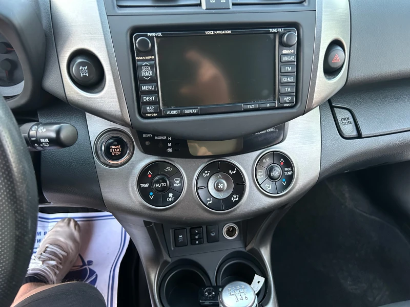 Toyota Rav4 D4D 4X4NAVI, снимка 14 - Автомобили и джипове - 47011226