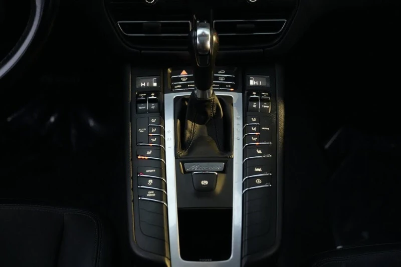 Porsche Macan GTS * CARFAX * АвтоКредит* (ЦЕНА ДО БГ), снимка 16 - Автомобили и джипове - 53238408