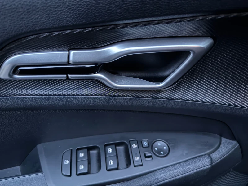 Kia Sportage 1.6 T 2WD, снимка 15 - Автомобили и джипове - 53462079