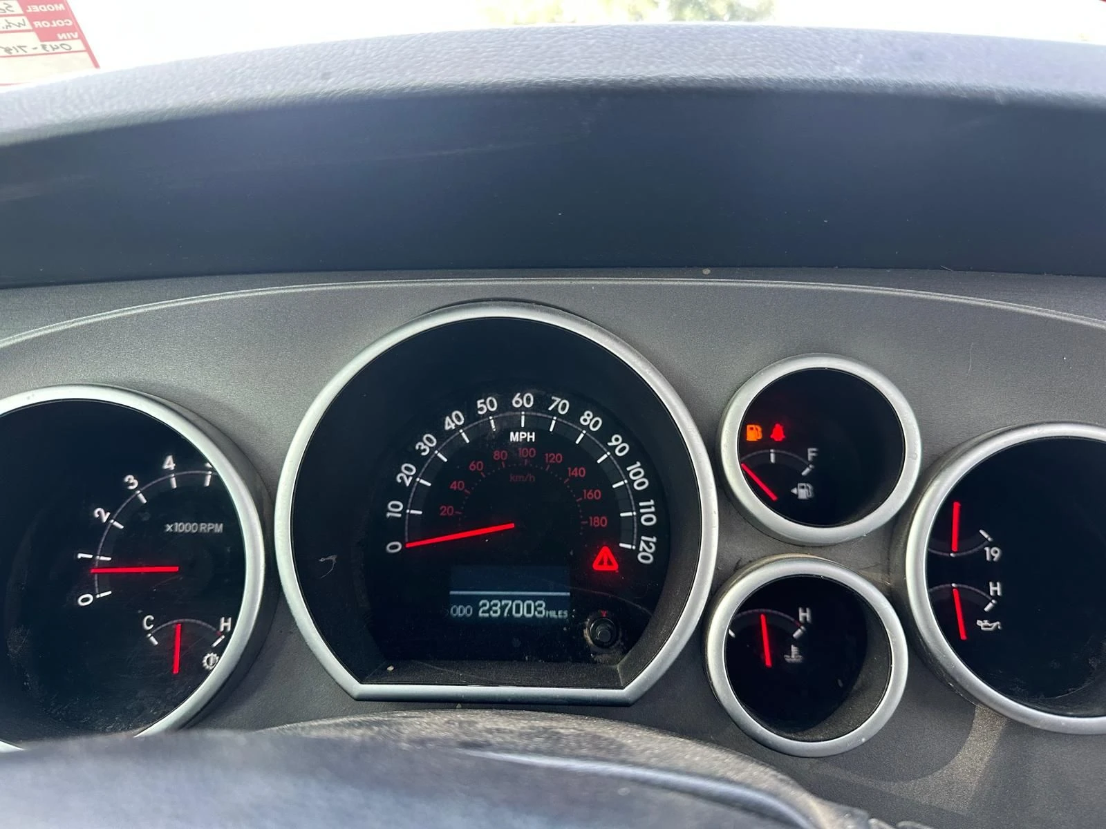 Toyota Sequoia 5.L V8 - изображение 6