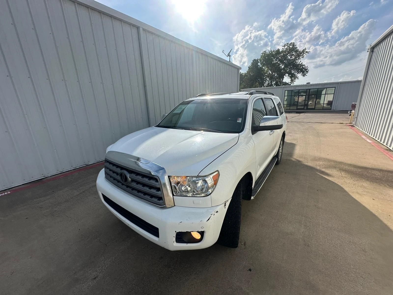 Toyota Sequoia 5.L V8 - изображение 3