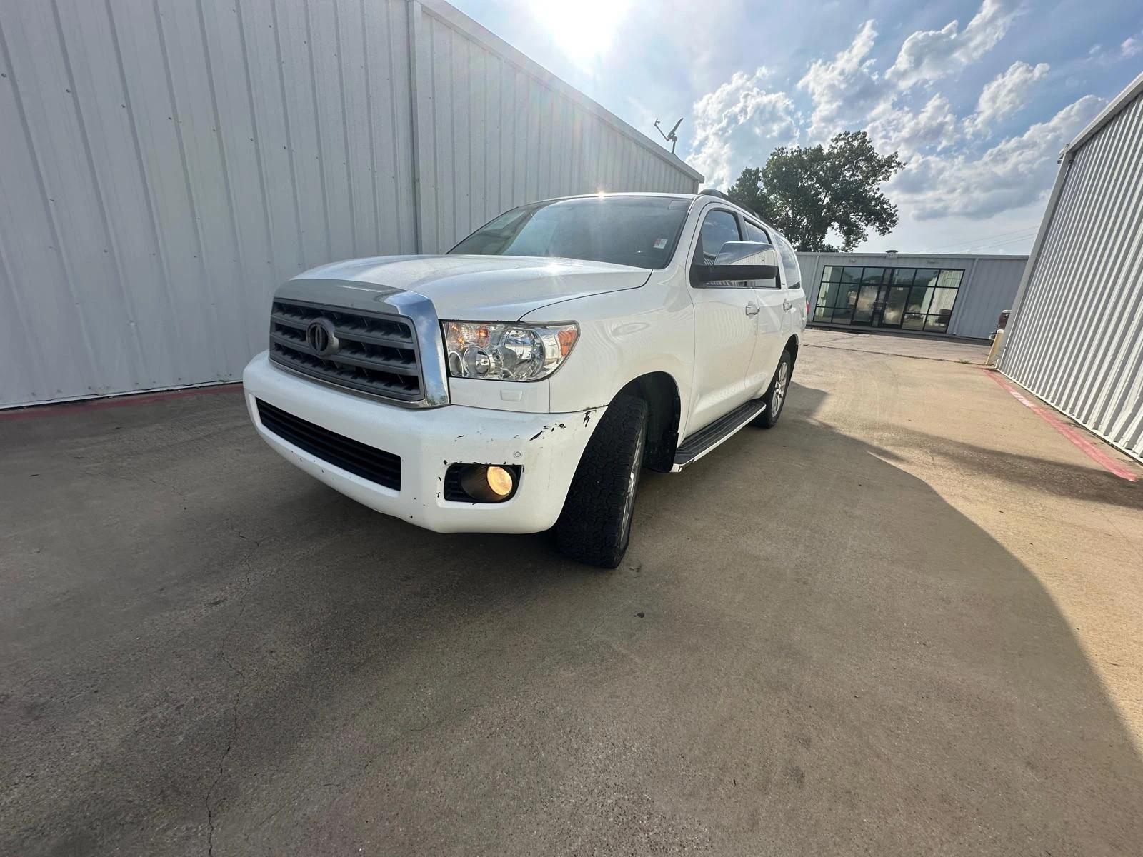 Toyota Sequoia 5.L V8 - изображение 2