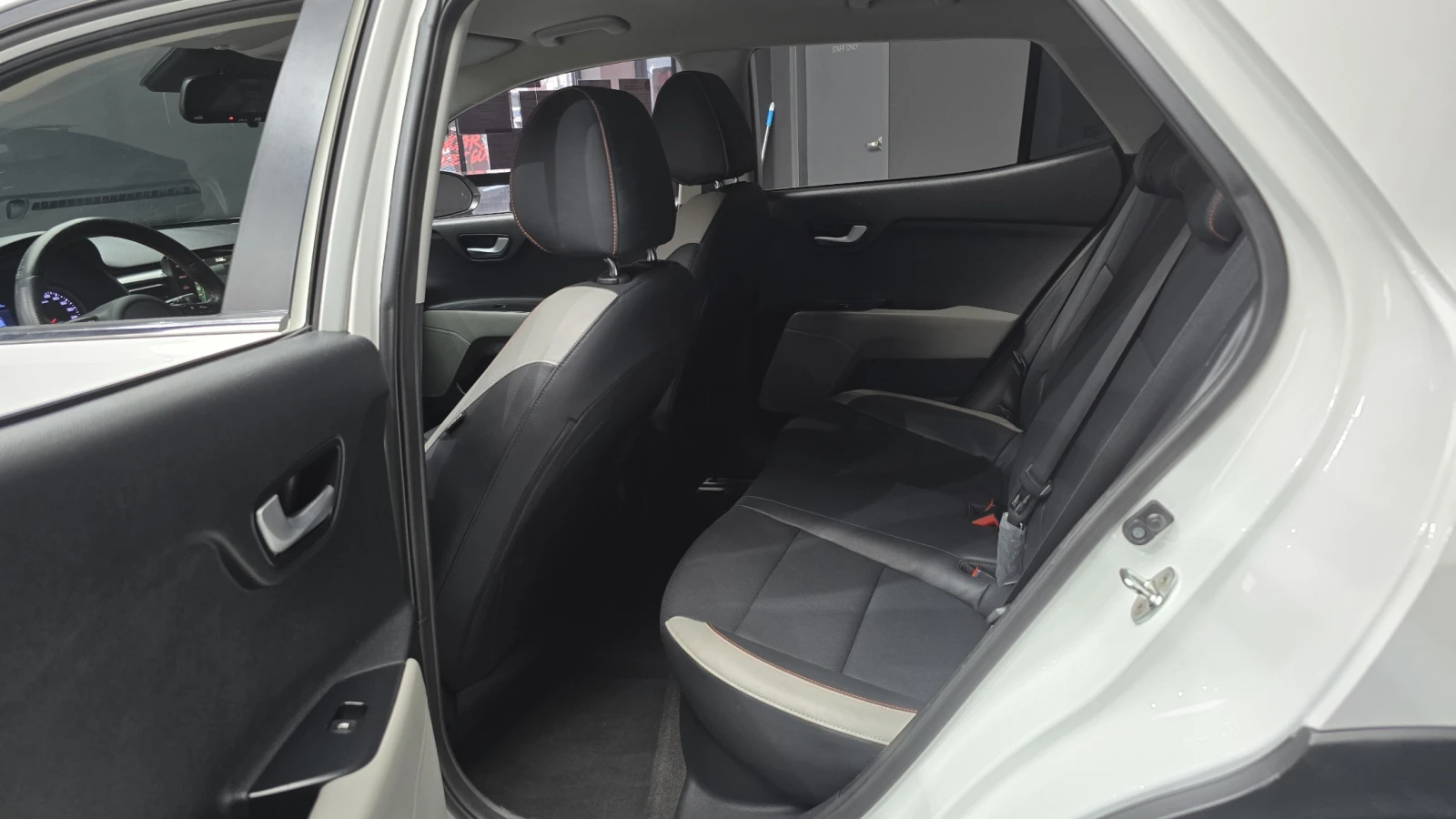 Kia Stonic 1.6 Prestige autogeorge.com, снимка 13 - Автомобили и джипове - 54136594