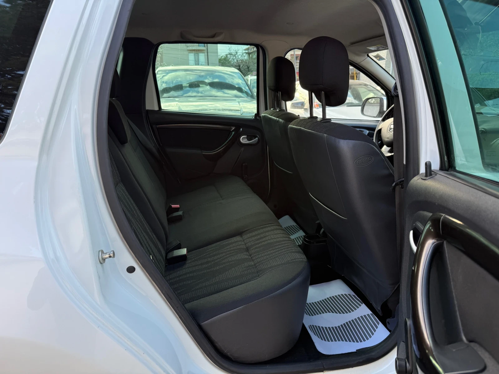 Dacia Duster 1.5DCI 4X4 110HP , снимка 14 - Автомобили и джипове - 54231169