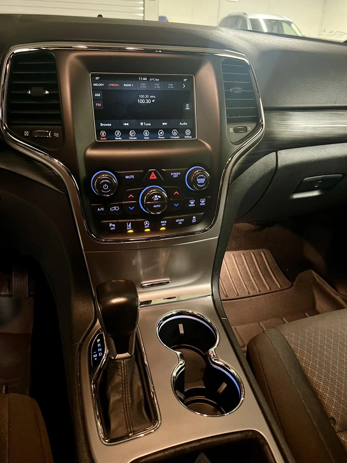Jeep Grand cherokee Laredo Extended, снимка 8 - Автомобили и джипове - 55799771