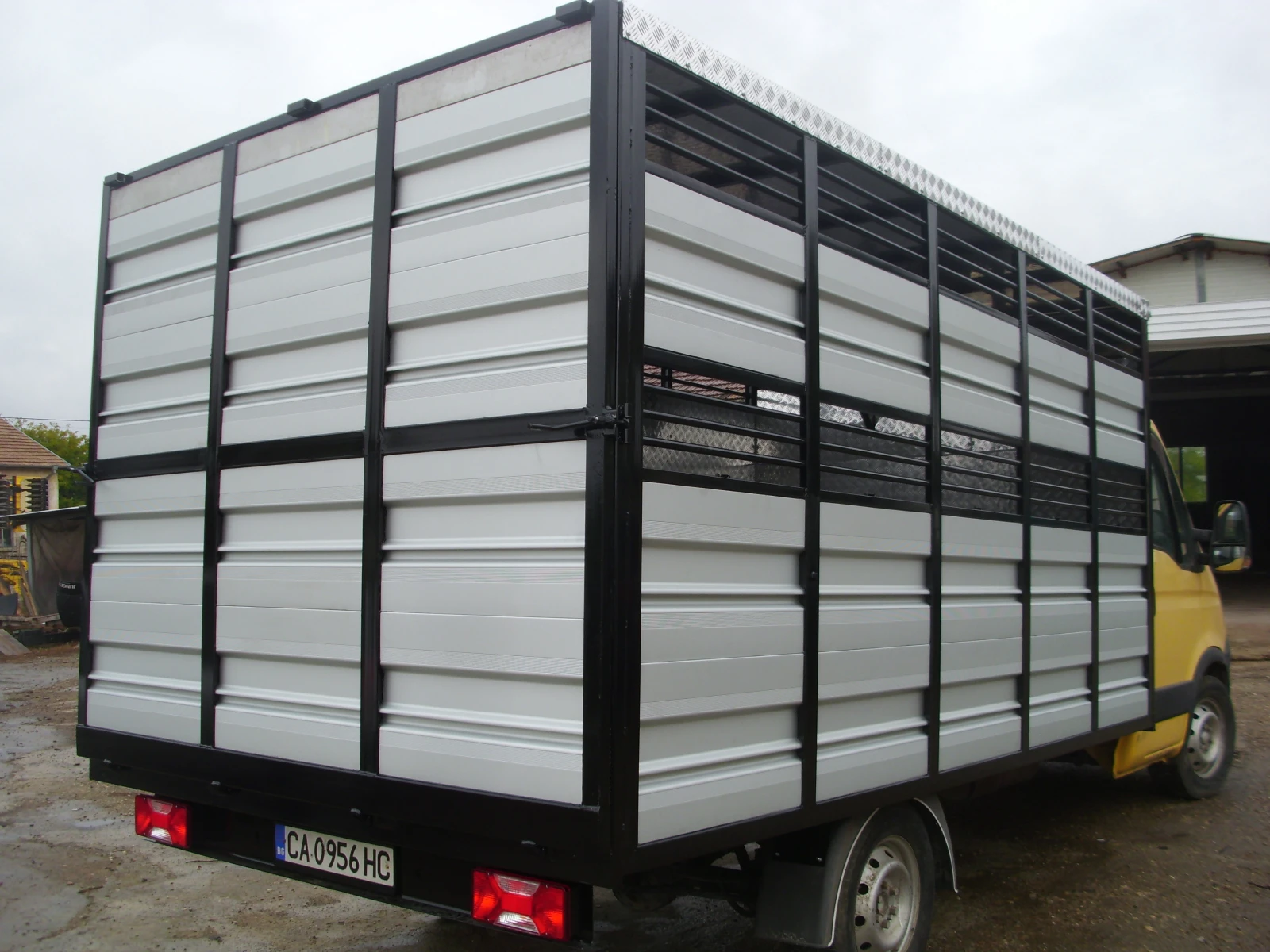 Iveco 35c17 изработва животновози - изображение 4