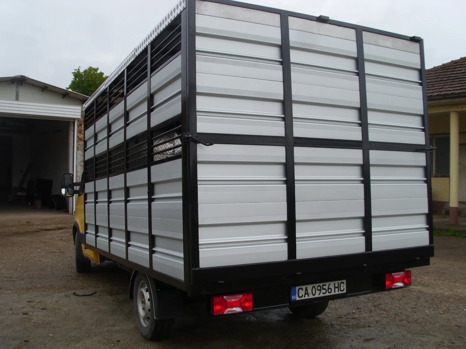 Iveco 35c17 изработва животновози - изображение 3