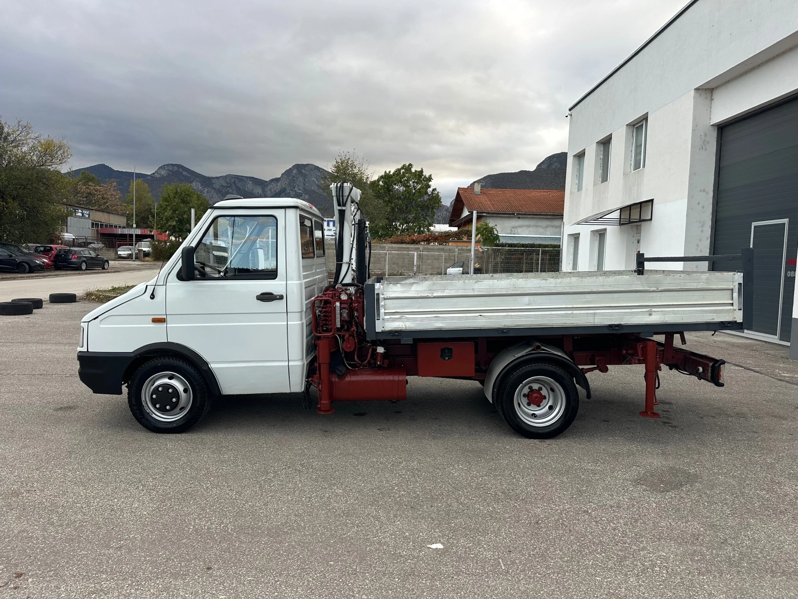 Iveco 35-8 2.5TD Самосвал с кран Италия - изображение 4