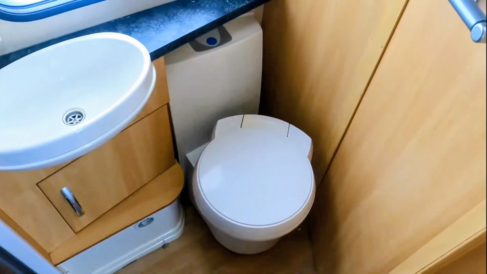 Каравана Swift Sterling Eccles Sapphire 2010, снимка 13 - Каравани и кемпери - 54056003