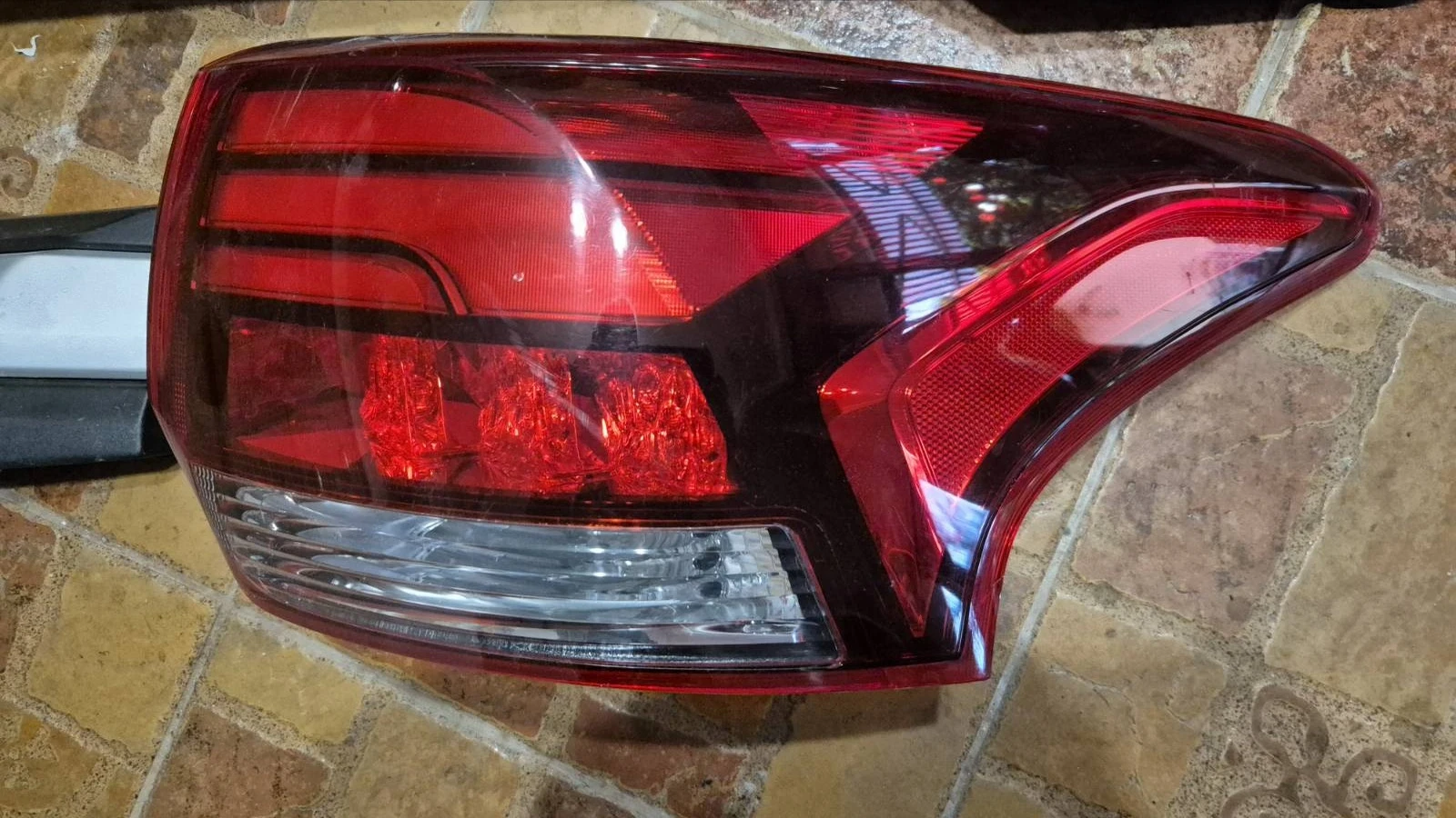 Части за Mitsubishi Outlander 2016-2019г.- стоп, Мултимедия, решетка на броня