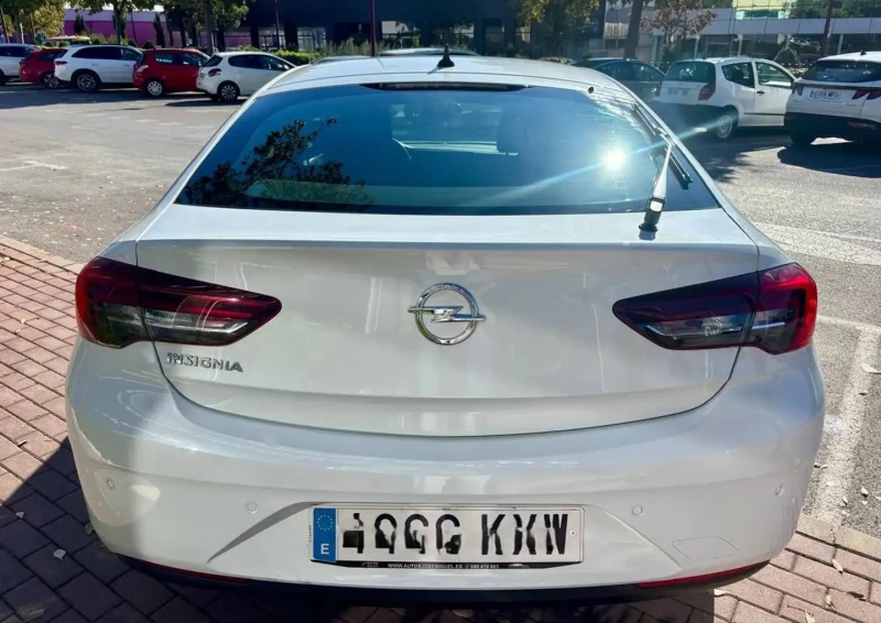 Opel Insignia Grand Sport 1.6 CDTI DPF Selective, снимка 5 - Автомобили и джипове - 52589924