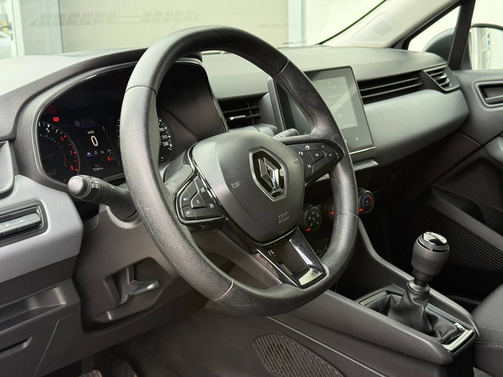 Renault Clio Фабрична Гаранция Върнат от лизинг. Фабрична газ, снимка 10 - Автомобили и джипове - 53964271