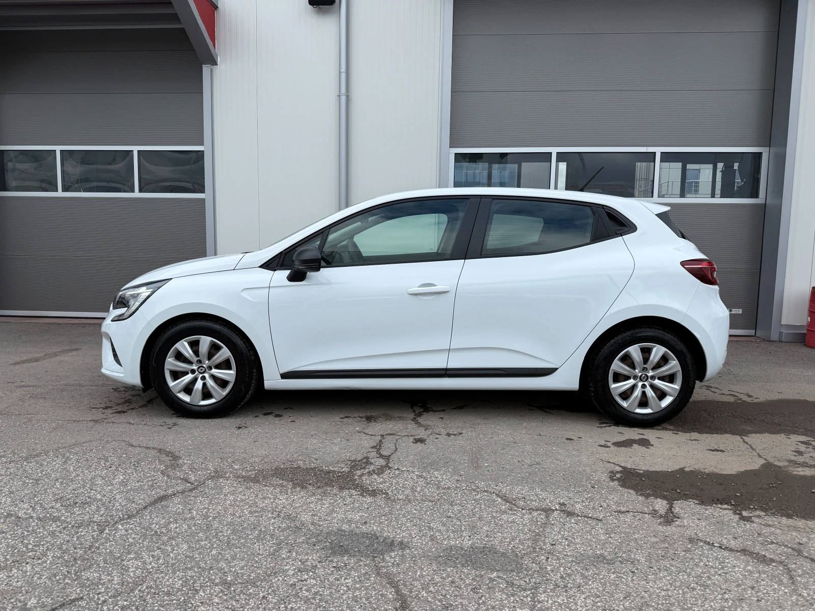 Renault Clio Фабрична Гаранция Върнат от лизинг. Фабрична газ, снимка 2 - Автомобили и джипове - 53964271