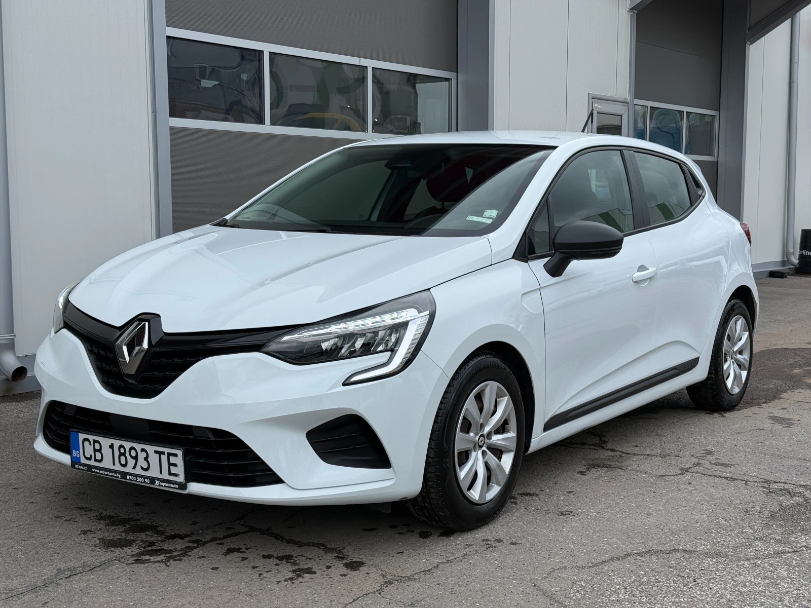 Renault Clio Фабрична Гаранция Върнат от лизинг. Фабрична газ