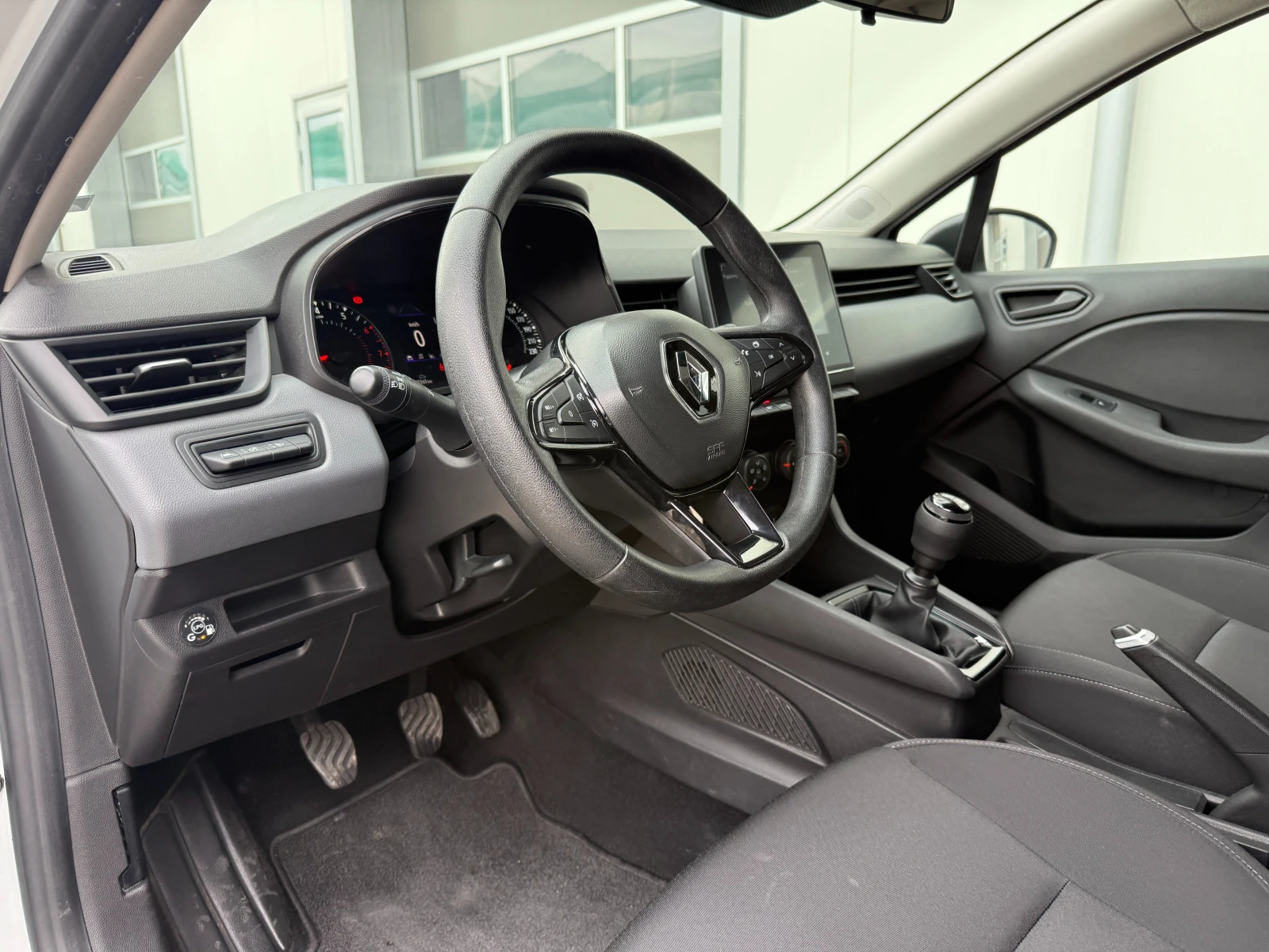 Renault Clio Фабрична Гаранция Върнат от лизинг. Фабрична газ, снимка 11 - Автомобили и джипове - 53964271