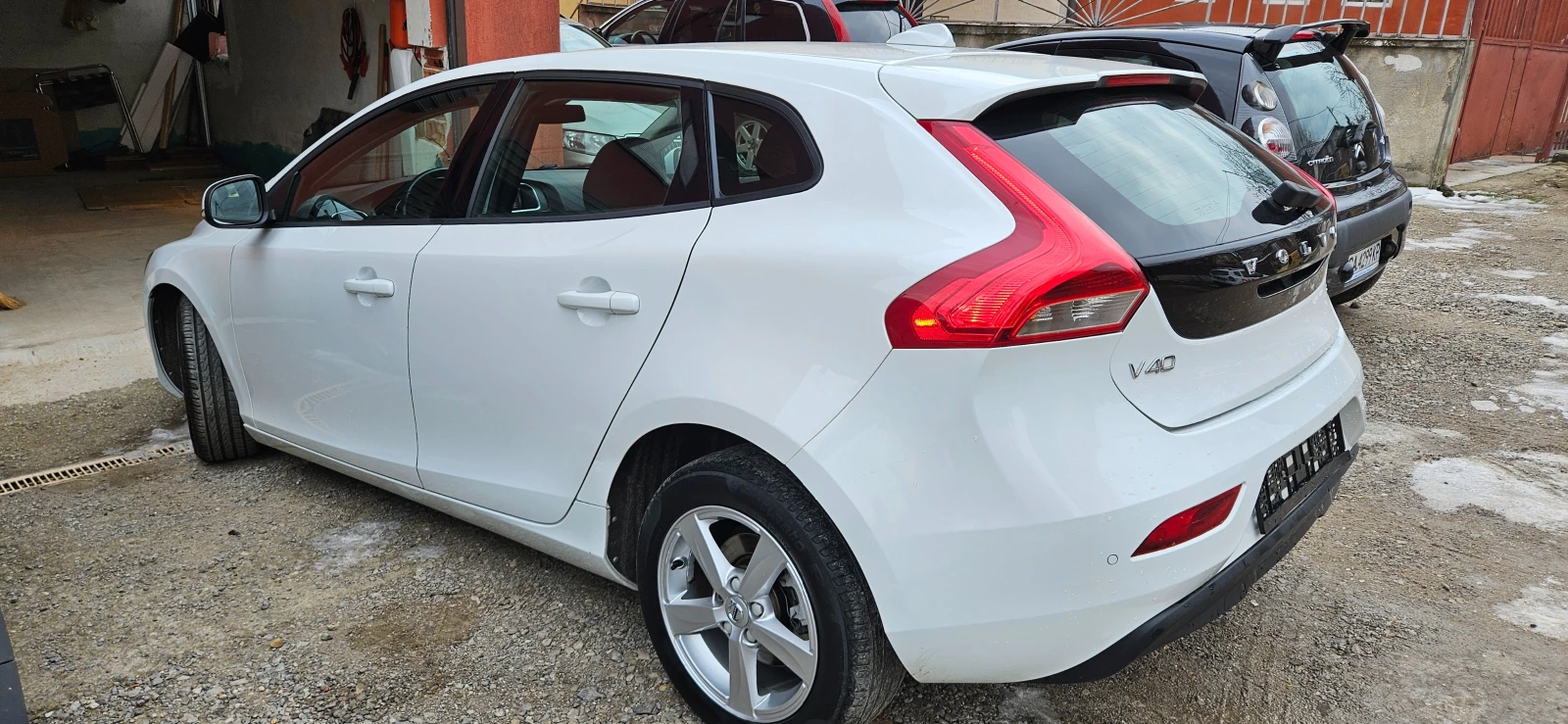 Volvo V40, снимка 2 - Автомобили и джипове - 54556099