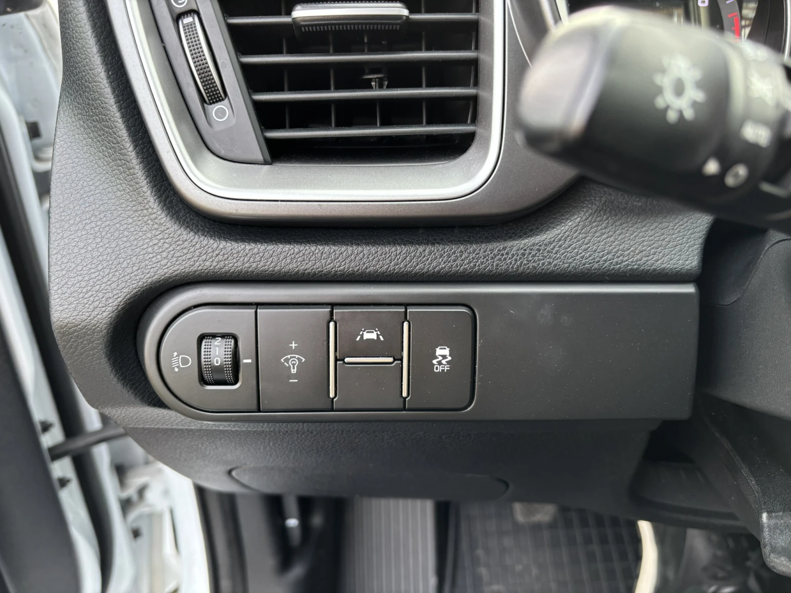 Kia Ceed 1.4 100 hp, снимка 10 - Автомобили и джипове - 54847469