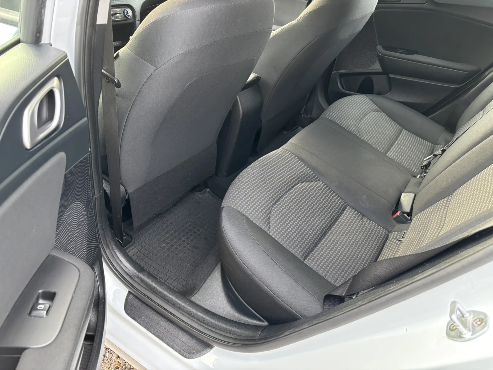 Kia Ceed 1.4 100 hp, снимка 8 - Автомобили и джипове - 54847469