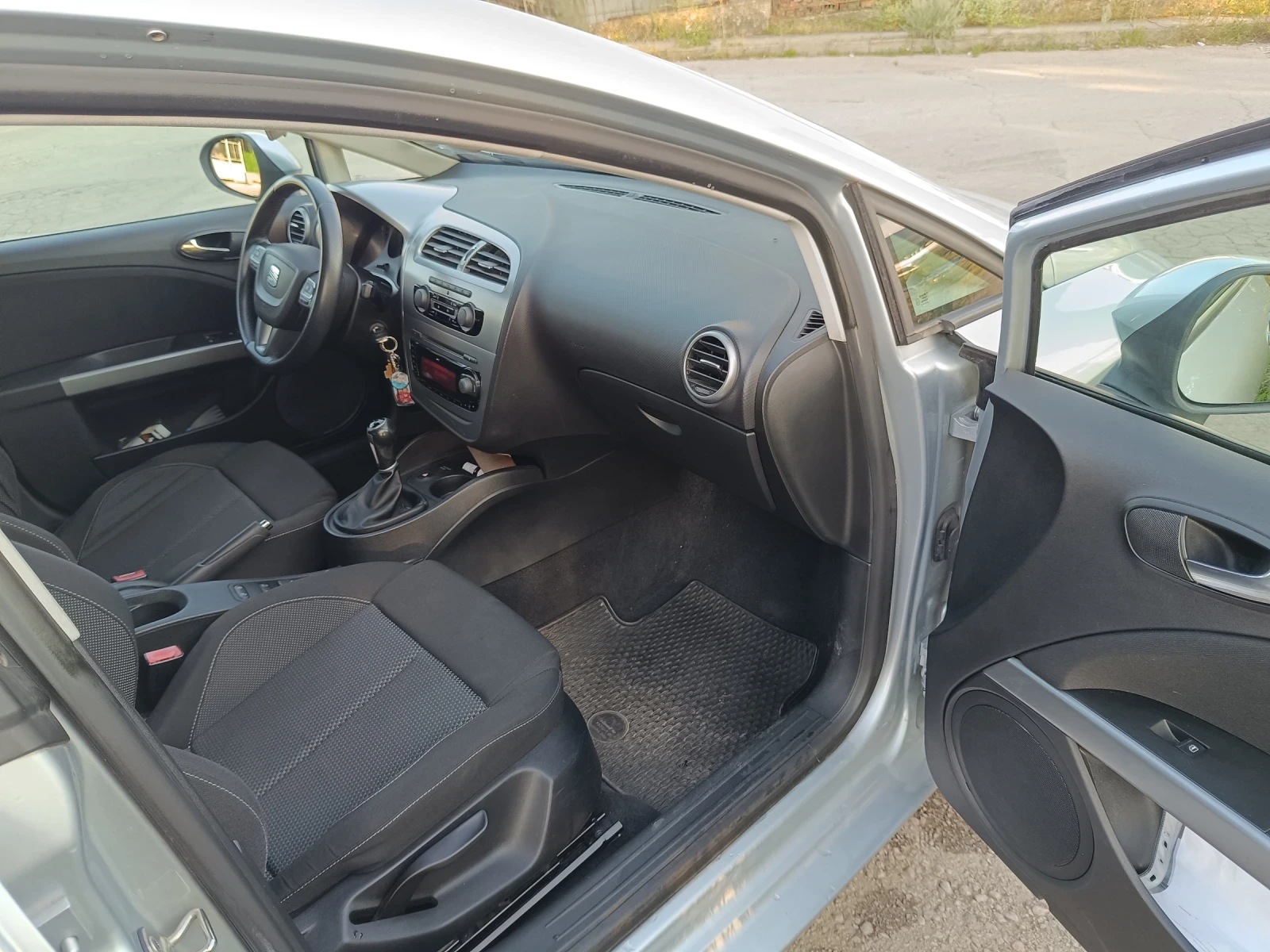 Seat Leon, снимка 10 - Автомобили и джипове - 55391230