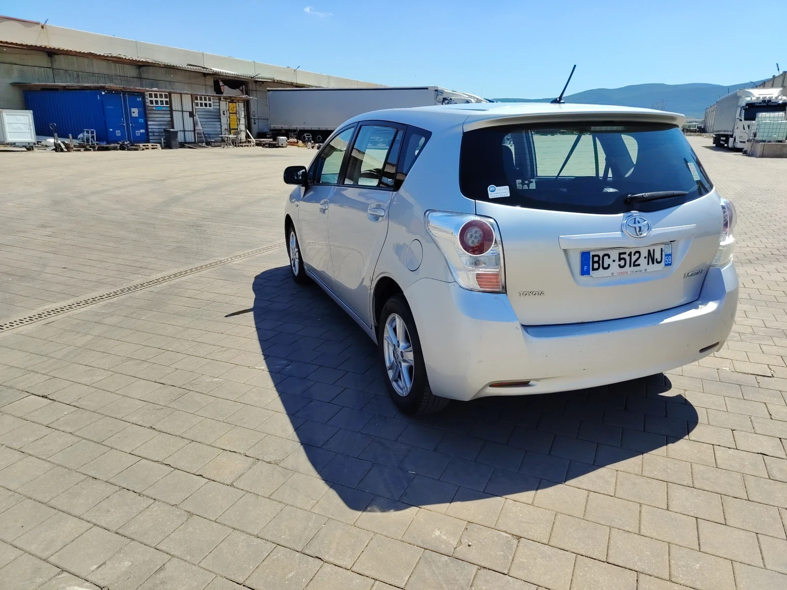 Toyota Corolla verso 2.0D4D, снимка 5 - Автомобили и джипове - 55569498