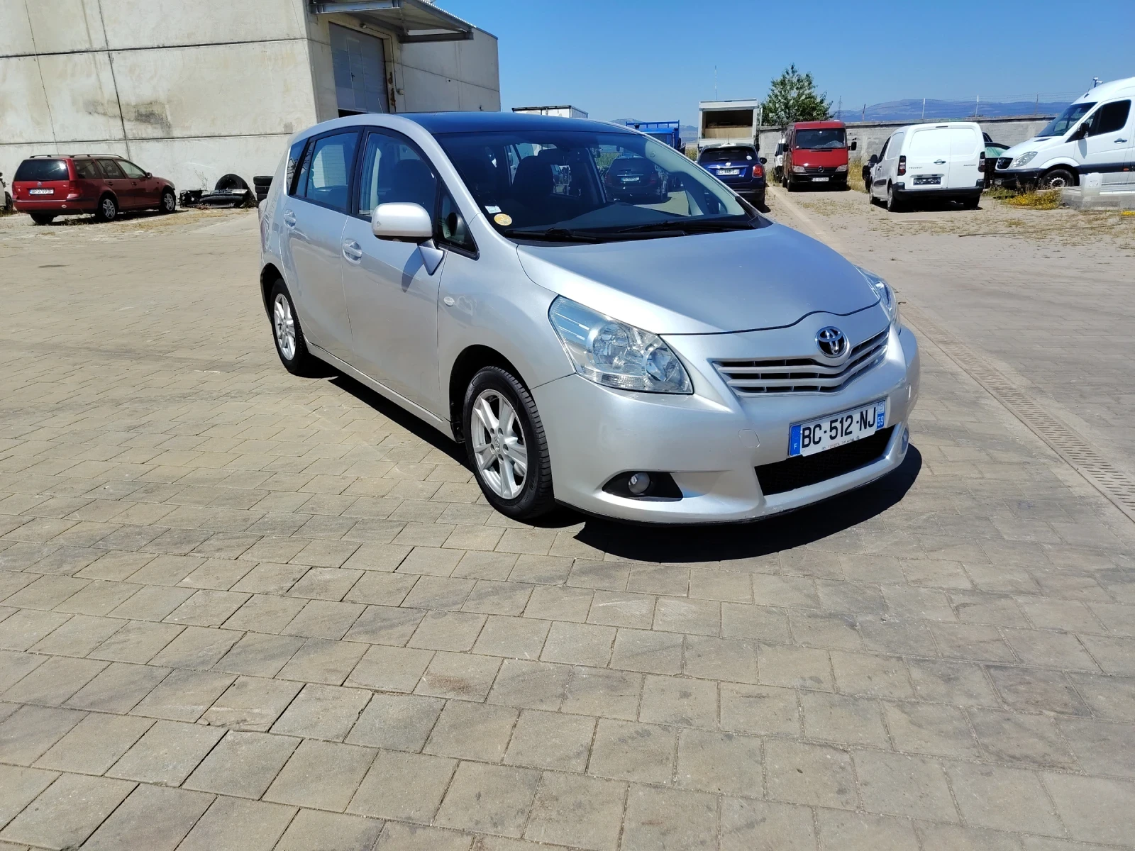 Toyota Corolla verso 2.0D4D, снимка 2 - Автомобили и джипове - 55569498