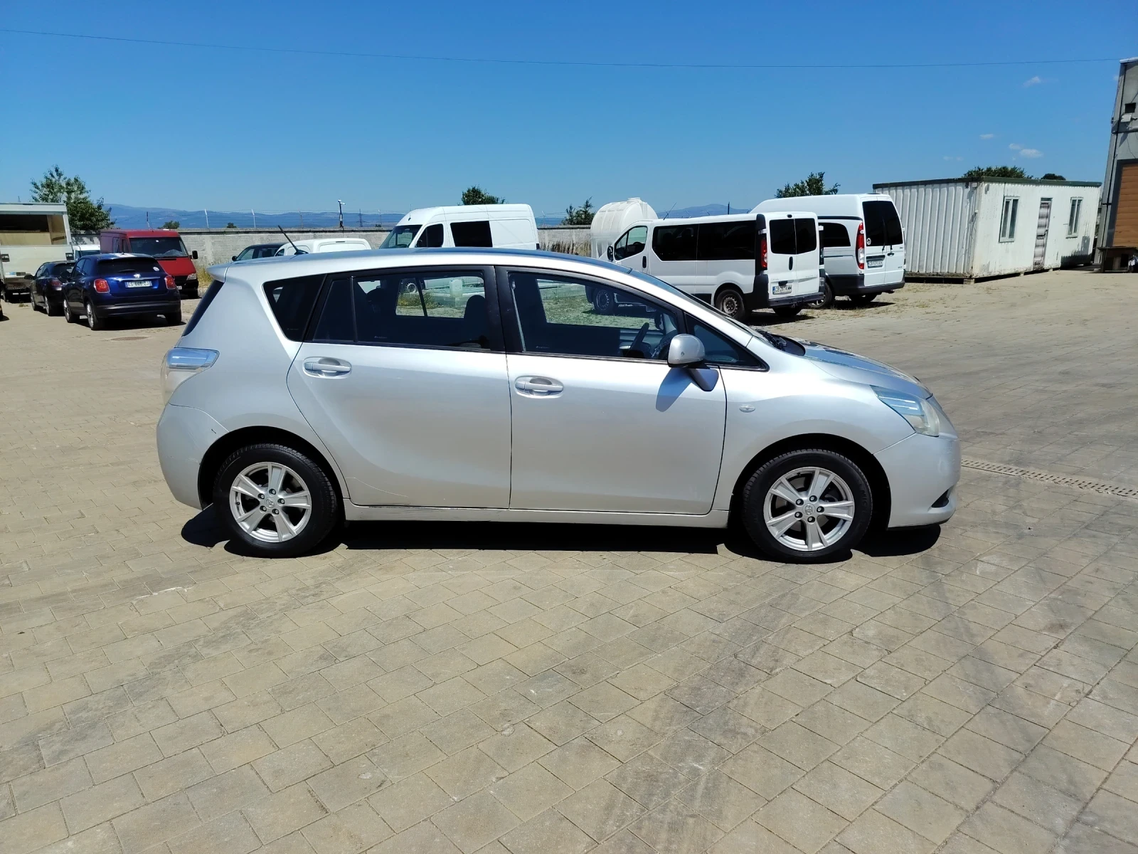 Toyota Corolla verso 2.0D4D, снимка 3 - Автомобили и джипове - 55569498