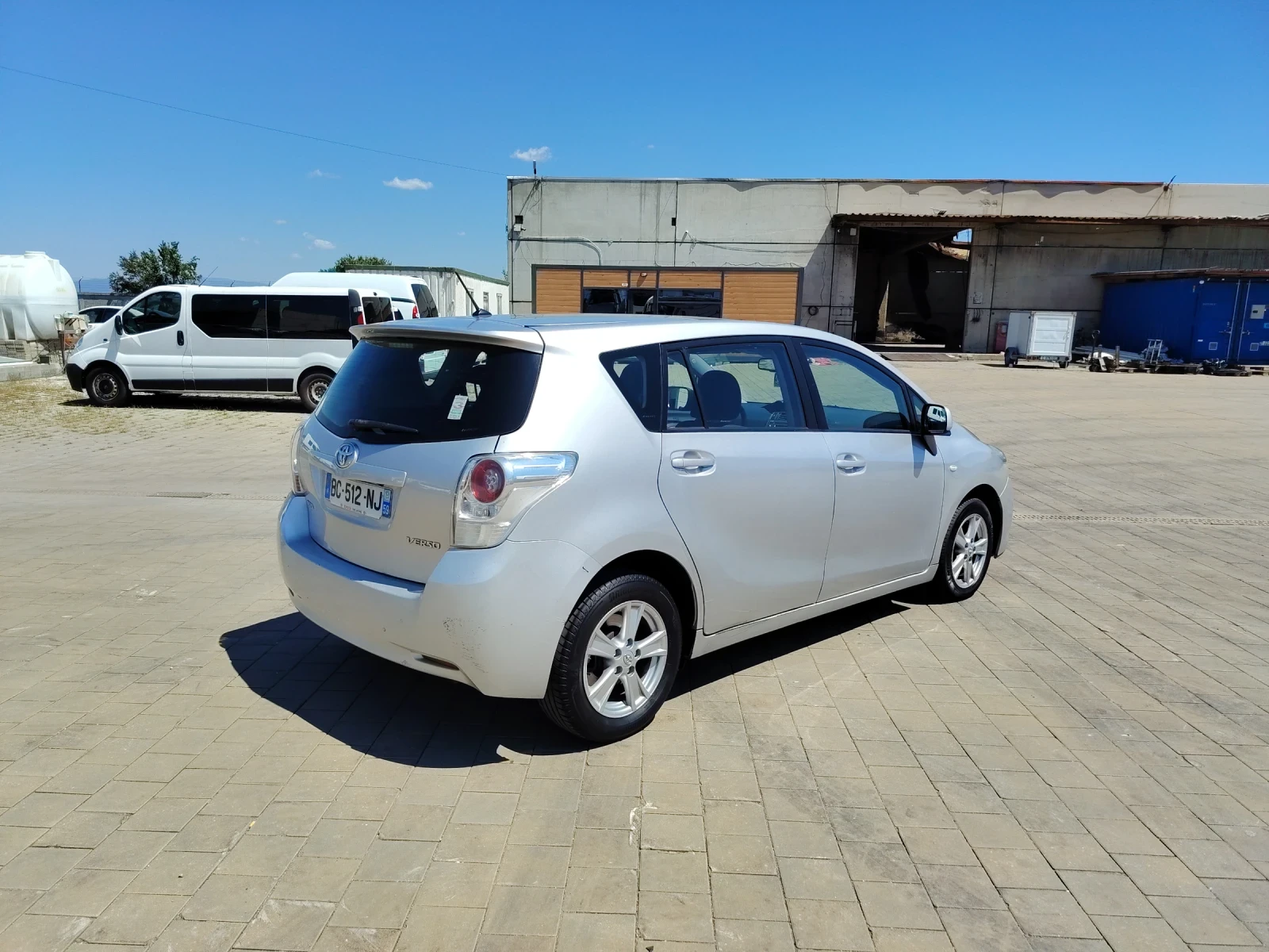 Toyota Corolla verso 2.0D4D, снимка 4 - Автомобили и джипове - 55569498