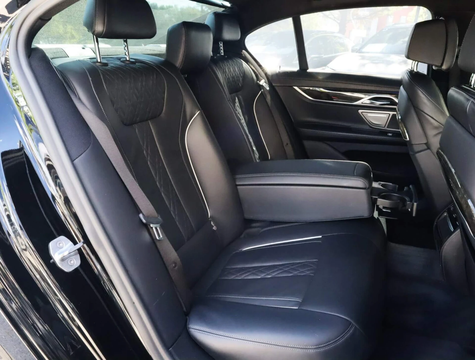 BMW 750 xDrive/Harman Kardon/Подгрев/Камера 360/HuD/Blind , снимка 9 - Автомобили и джипове - 56219463