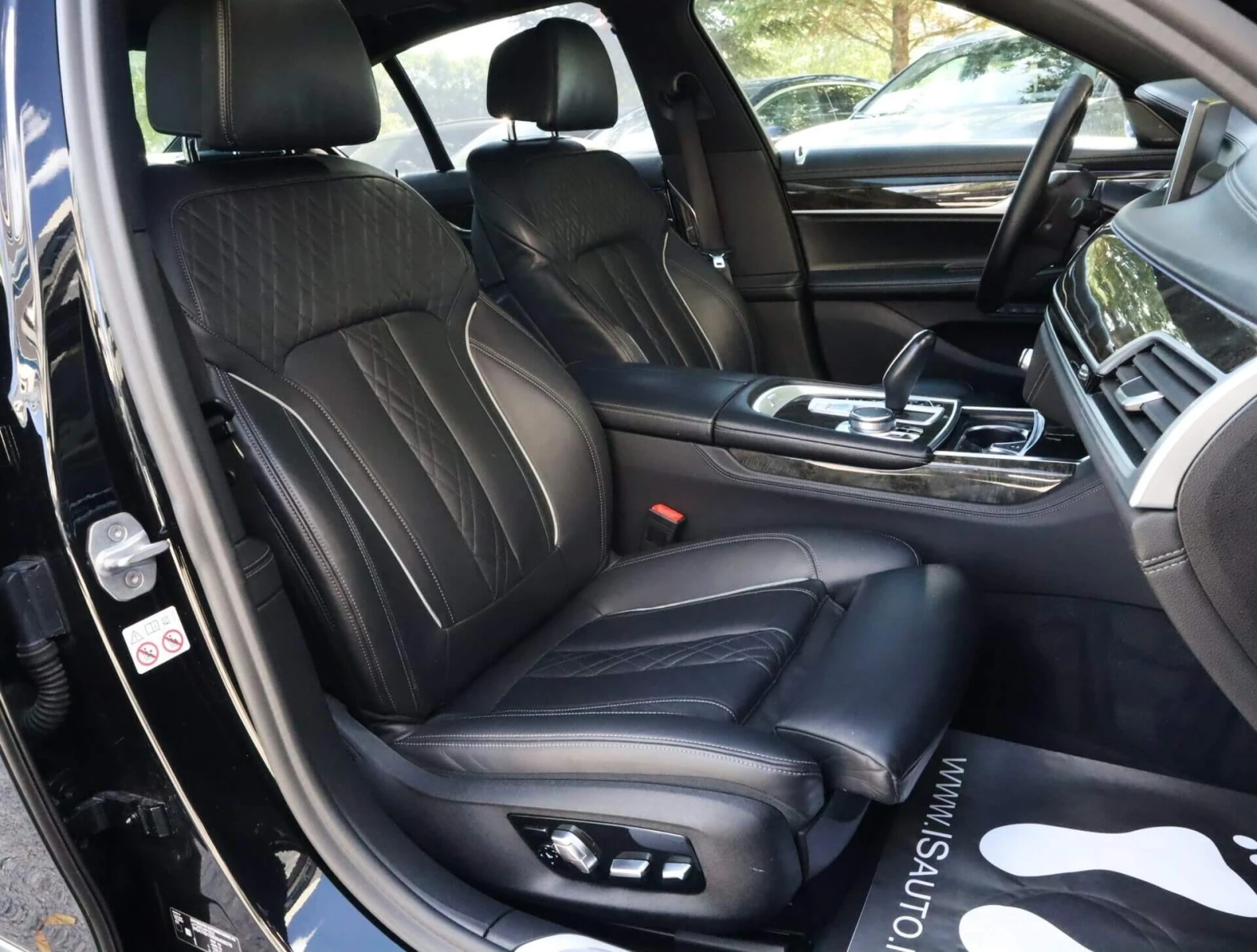 BMW 750 xDrive/Harman Kardon/Подгрев/Камера 360/HuD/Blind , снимка 8 - Автомобили и джипове - 56219463