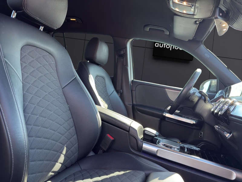 Mercedes-Benz GLB 200d* DISTRONIC* CAMERA, снимка 16 - Автомобили и джипове - 52066226