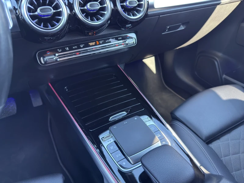 Mercedes-Benz GLB 200d* DISTRONIC* CAMERA, снимка 14 - Автомобили и джипове - 52066226