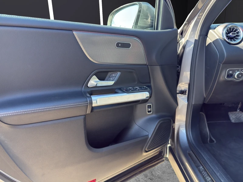 Mercedes-Benz GLB 200d* DISTRONIC* CAMERA, снимка 9 - Автомобили и джипове - 52066226