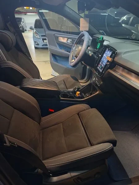 Volvo XC40 САМО 30% АВАНС, снимка 7 - Автомобили и джипове - 56533686