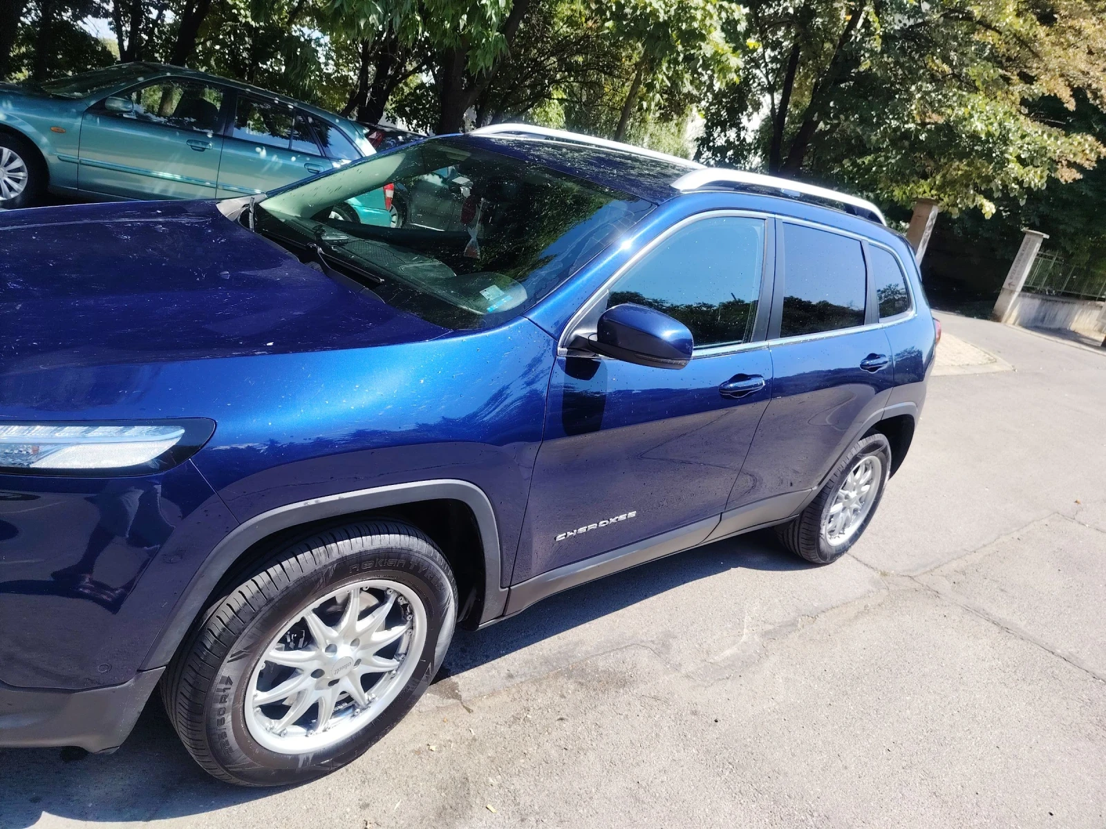 Jeep Cherokee LIMITED 4X4 - изображение 2